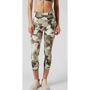 Athleta Ultimate Stash Pocket II Capri Small Painted Energy Olive Green Leggings